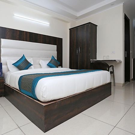 Oyo 9147 Hotel Aerostay New Delhi Ngoại thất bức ảnh