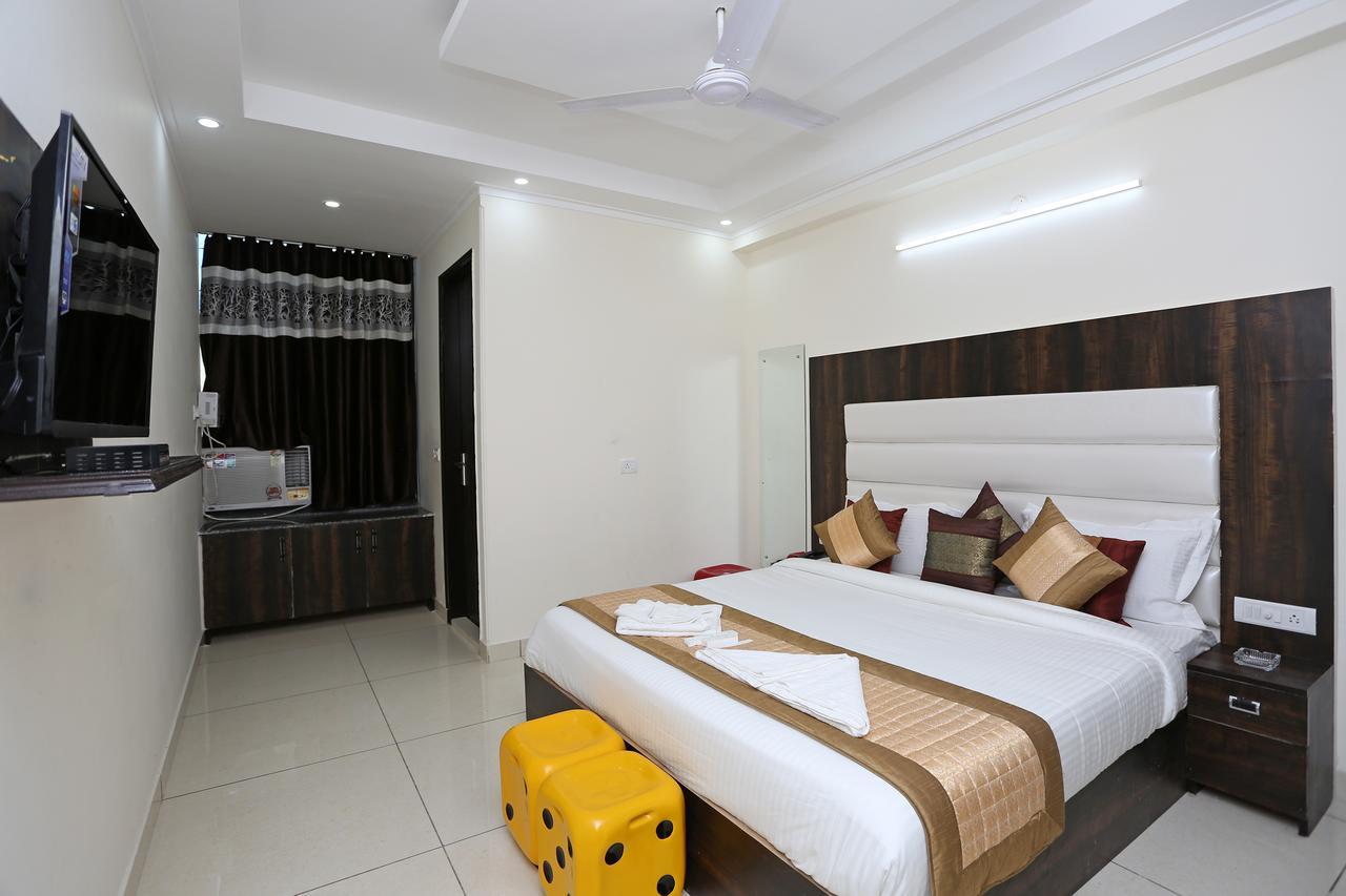 Oyo 9147 Hotel Aerostay New Delhi Ngoại thất bức ảnh